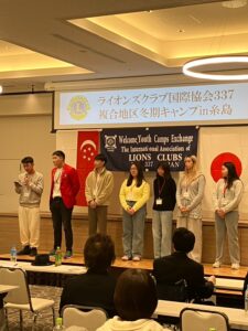 シンガポール生7名、自己紹介は日本語でも頑張ってくれました